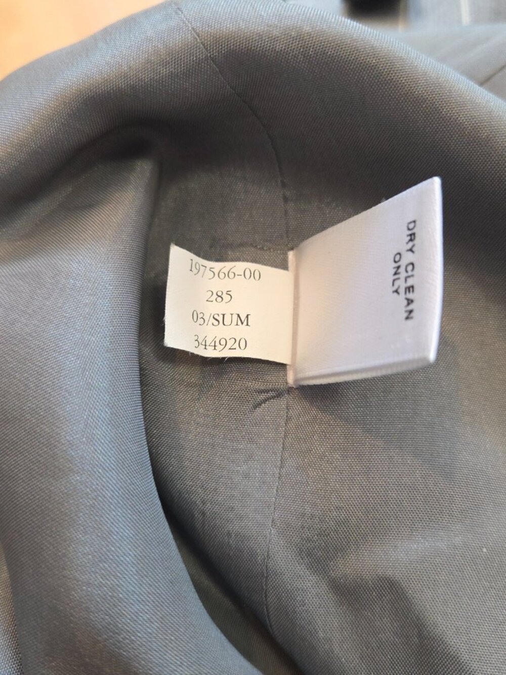 Banana Republic Silk Gray Pinstripe Skirt Size 6 - Picture 6 of 6